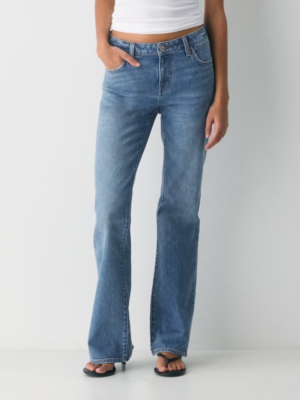 NWT Denim Forum Aritzia Low Rise Flare Jeans Medium Wash - Size 27